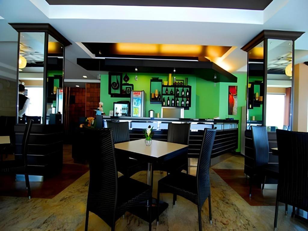 Mo2 Westown Hotel San Juan Bacolod Exterior foto
